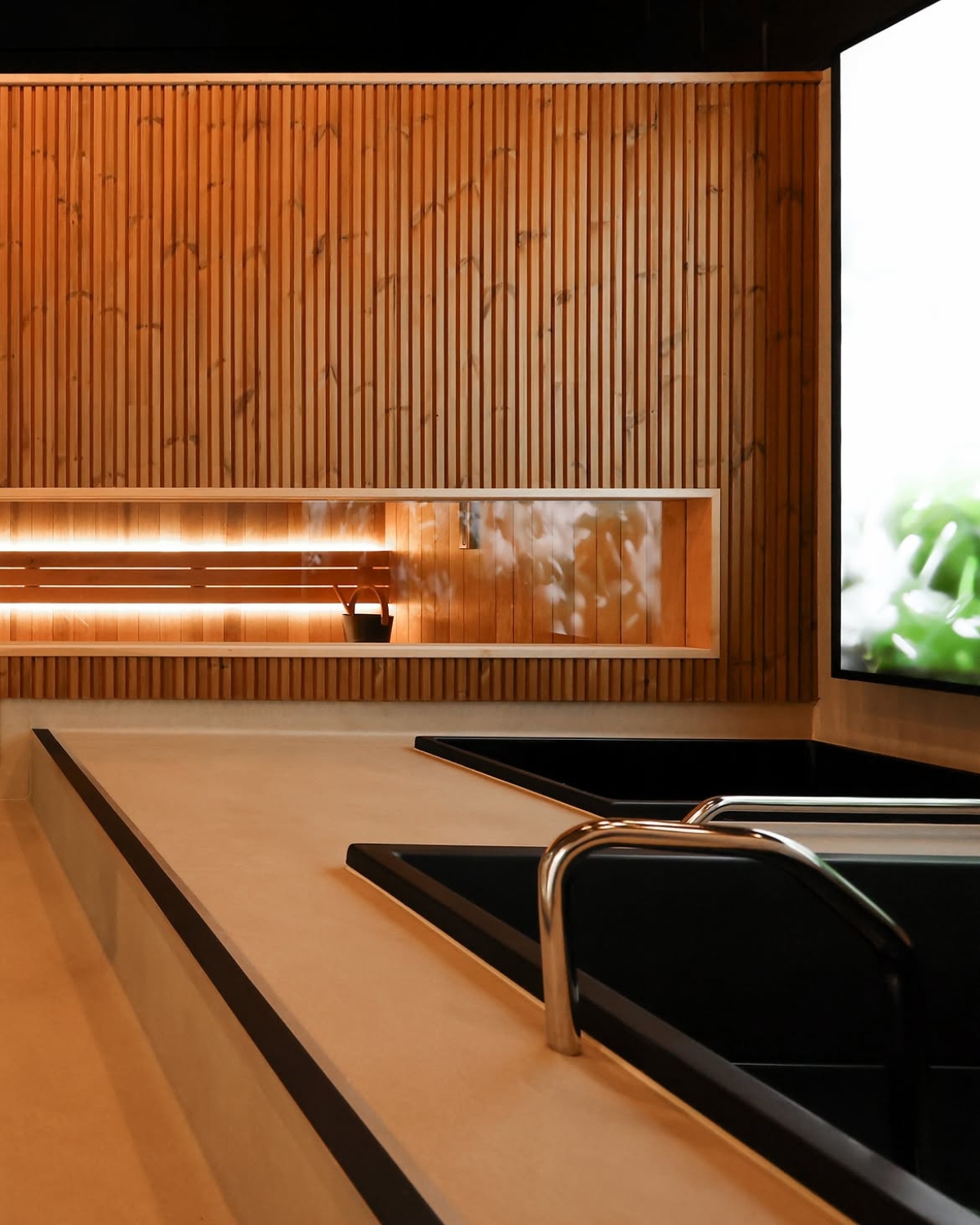 Sauna and Ice Bath: Why Contrast Therapy Works